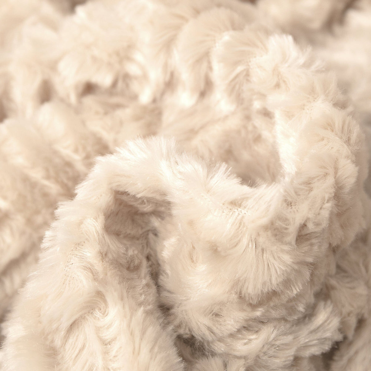 DaDalogy Bedding Champagne Ivory Faux Fur Throw Blanket