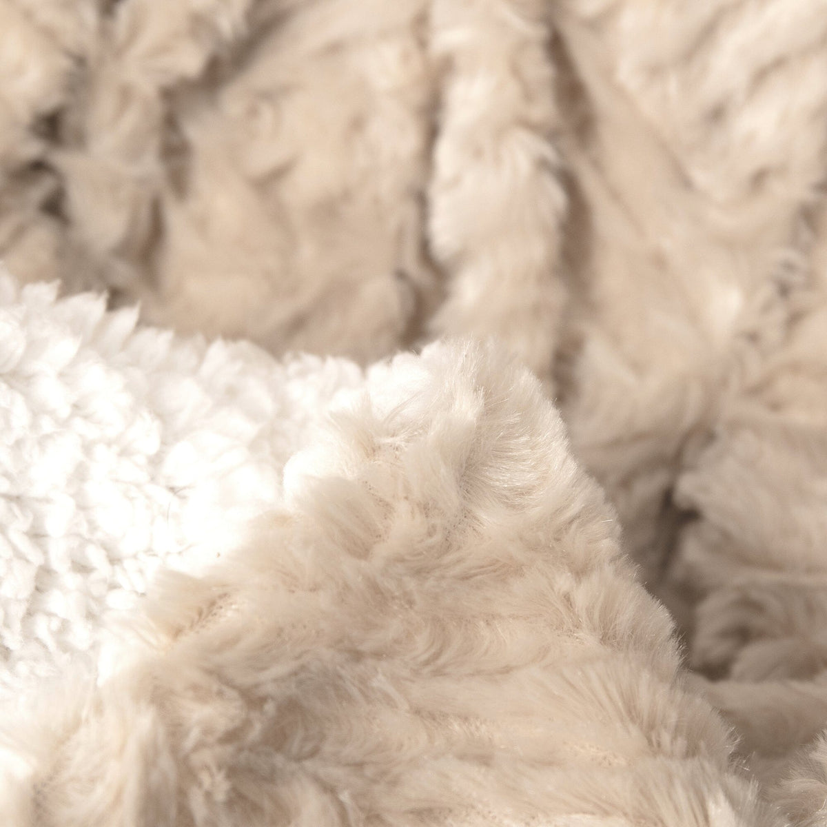DaDalogy Bedding Champagne Ivory Faux Fur Throw Blanket