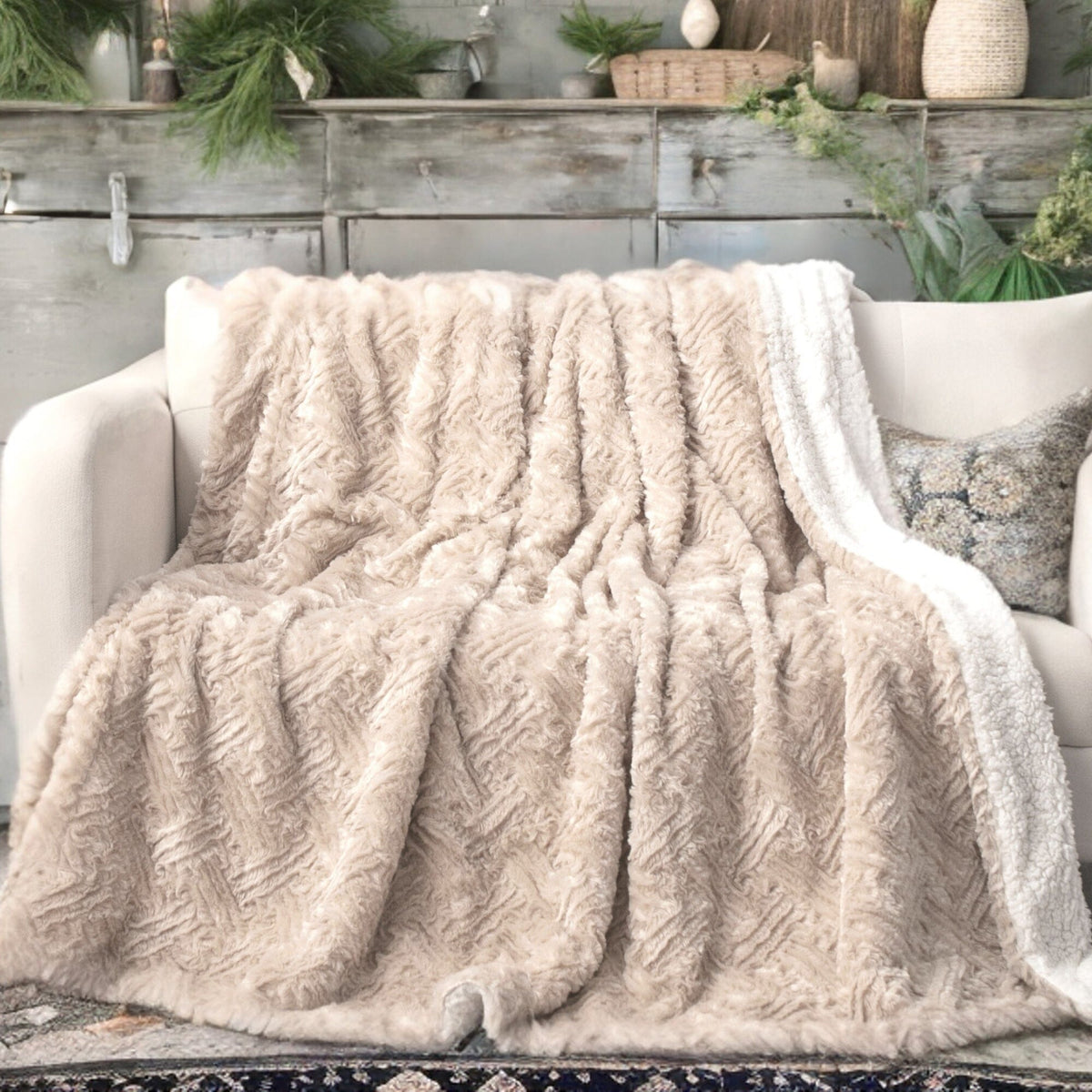DaDalogy Bedding Champagne Ivory Faux Fur Throw Blanket